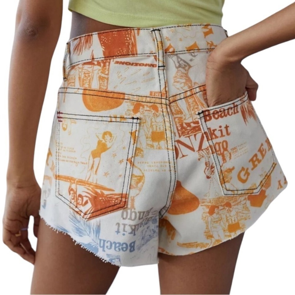 BDG Urban Outfitters Size 25 Orange Blue Pitched Waist Shorts Retro Print New - Picture 9 of 9